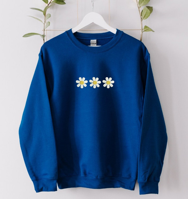 Embroidered Floral Daisy Sweatshirt, Minimalist Daisy Sweatshirt, Embroidered Hoodie,  Embroidered Flower Sweatshirt,  Nature Sweatshirt