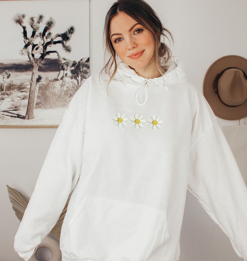 Embroidered Floral Daisy Sweatshirt, Minimalist Daisy Sweatshirt, Embroidered Hoodie,  Embroidered Flower Sweatshirt,  Nature Sweatshirt