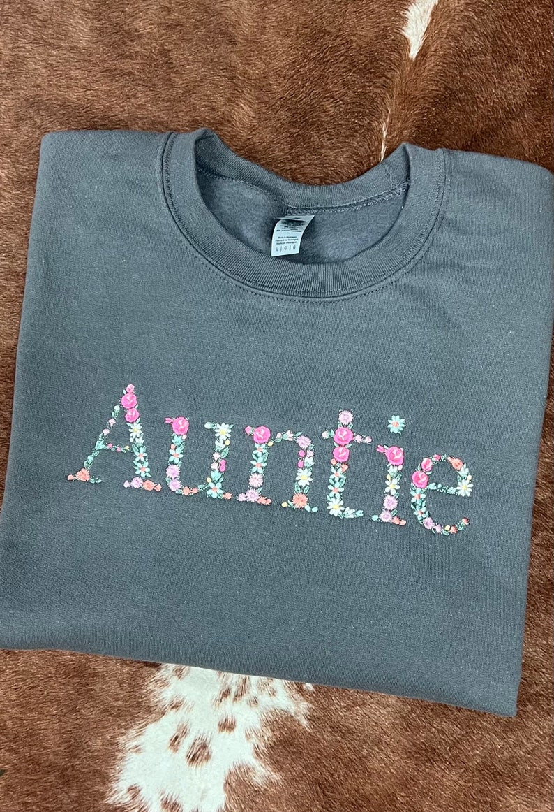 Embroidered floral auntie sweatshirt, auntie crewneck, aunt gift, embroidered sweatshirt, custom sweatshirt, personalized sweatshirt, floral
