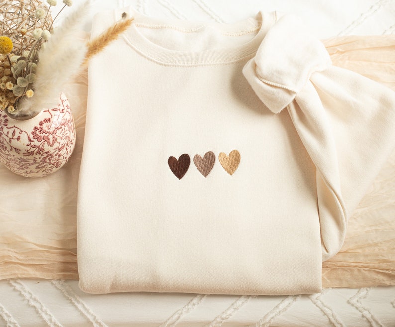Embroidered Ombre Heart Sweatshirt, Embroidered Heart Crewneck, Cute Sweatshirts for Women, Trendy Crewneck, Heart Sweatshirt H3Z-C-97