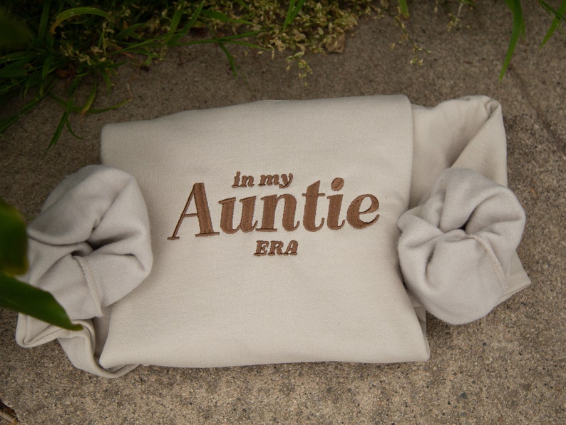 In my auntie era Embroidered crewneck Sweatshirt, auntie gift, auntie sweatshirt, Best Aunt Tshirt, custom auntie sweatshirt, New aunt