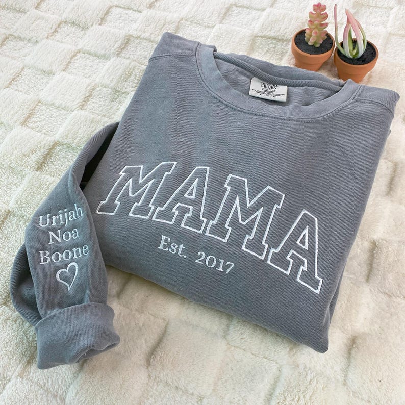 Comfort Colors® Custom Embroidered Mama Sweatshirt With Kids Names, Mama Sweatshirt Embroidered, Personalized Mimi, Momma, Mama...